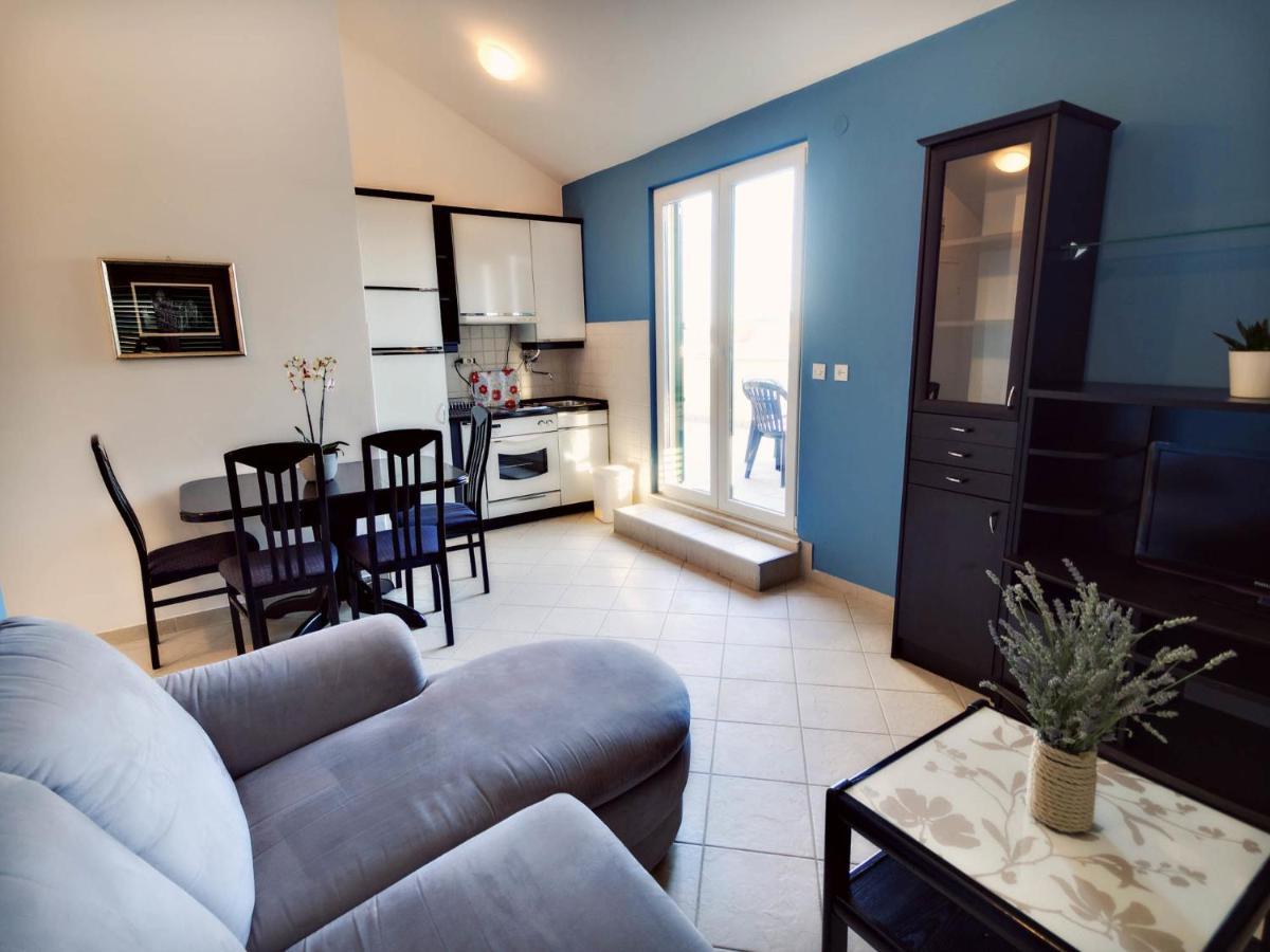 Apartments Zizic Vodice Rom bilde