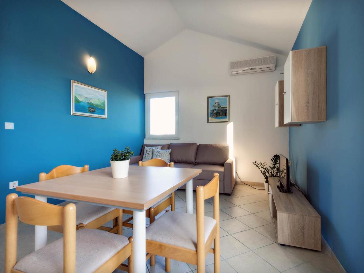 Apartments Zizic Vodice Rom bilde
