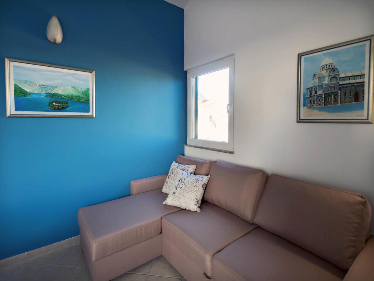 Apartments Zizic Vodice Rom bilde