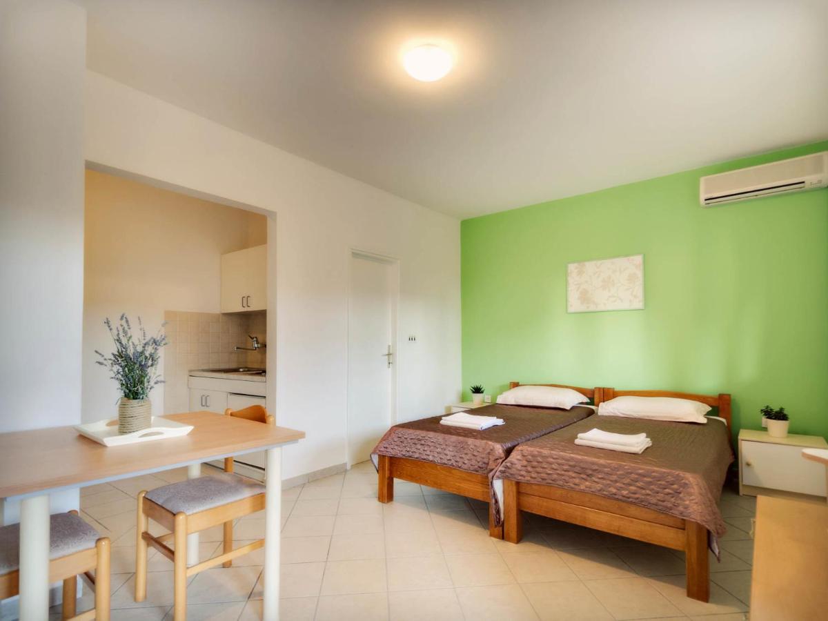 Apartments Zizic Vodice Rom bilde