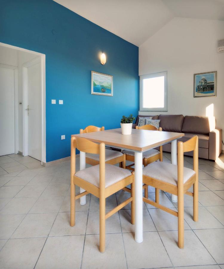 Apartments Zizic Vodice Rom bilde