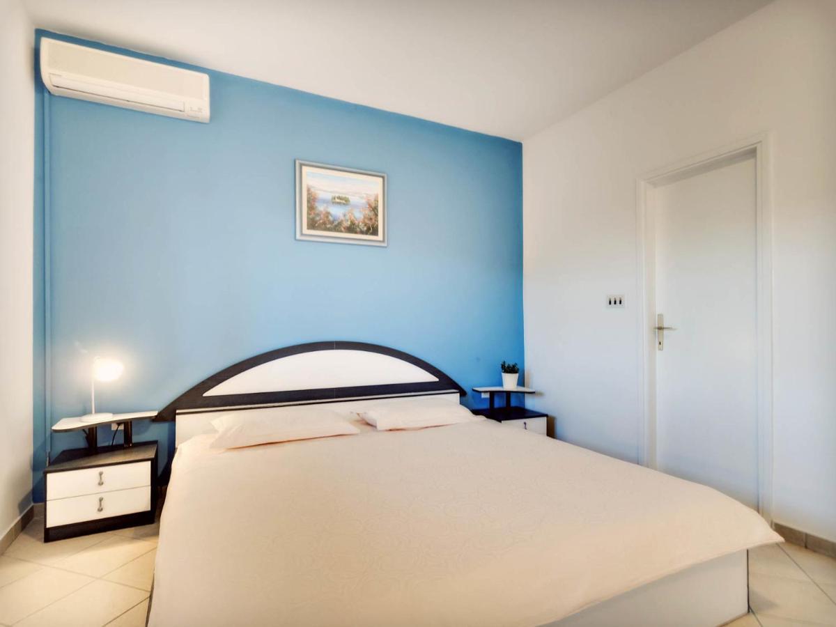 Apartments Zizic Vodice Rom bilde