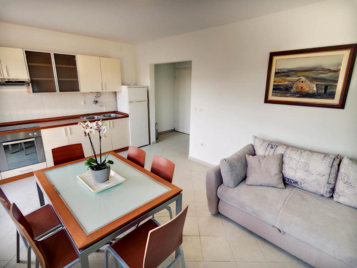 Apartments Zizic Vodice Rom bilde