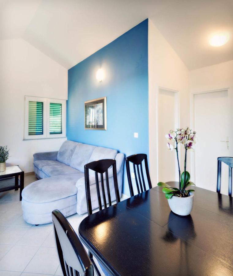 Apartments Zizic Vodice Rom bilde